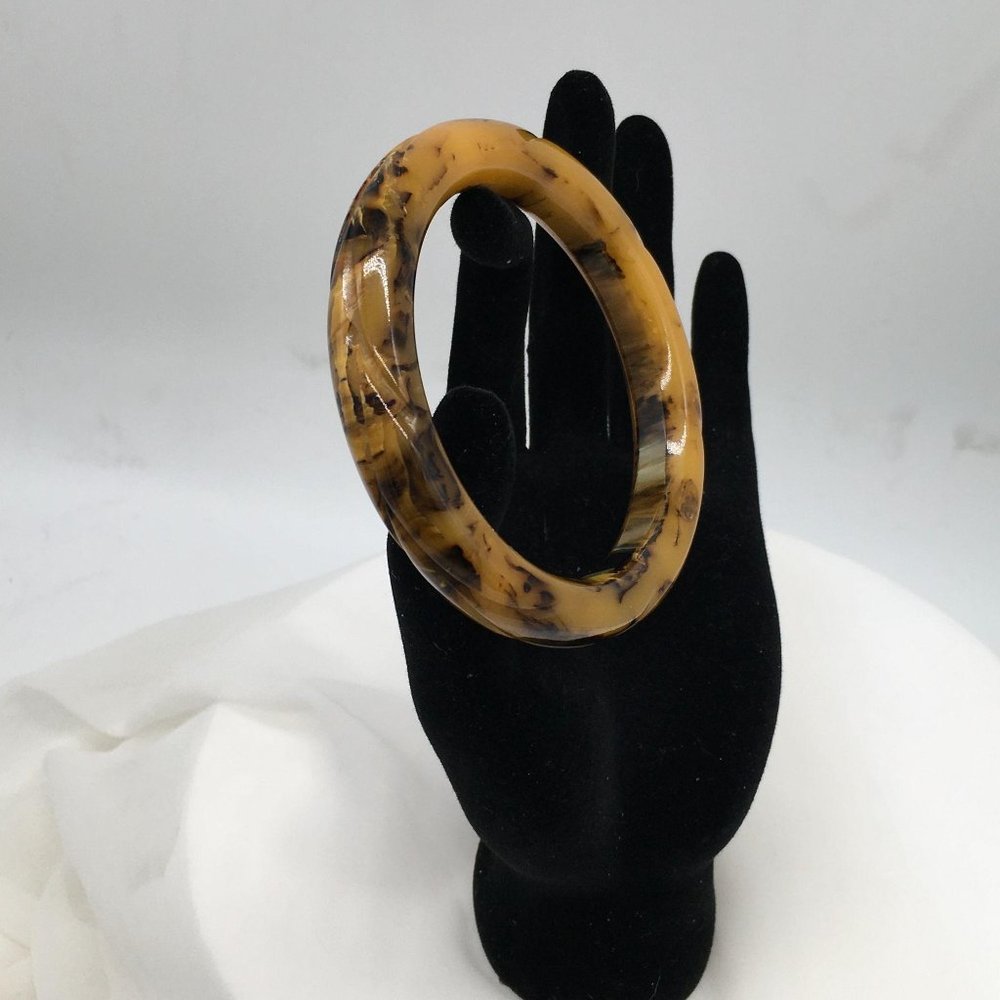 Bakelite Bangle Carved Butterscotch and Rootbeer